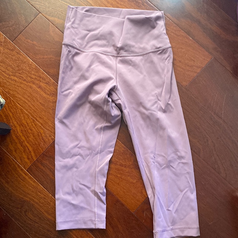 Lululemon crops- size 4